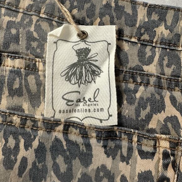 NEW! EASEL Womens Distressed Knee Length Leopard Raw Hem Shorts Size Large - Picture 3 of 12